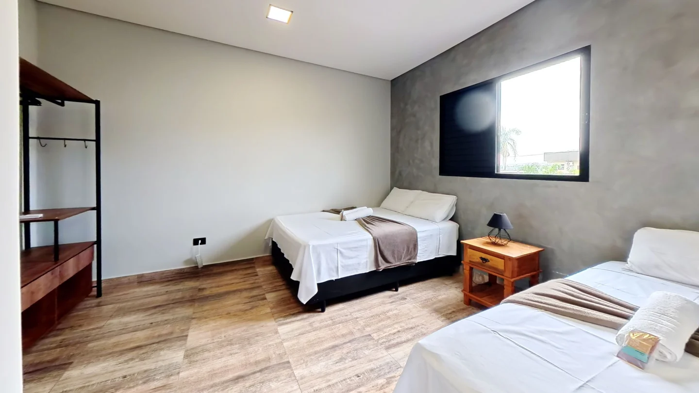 Quarto com decoração premium