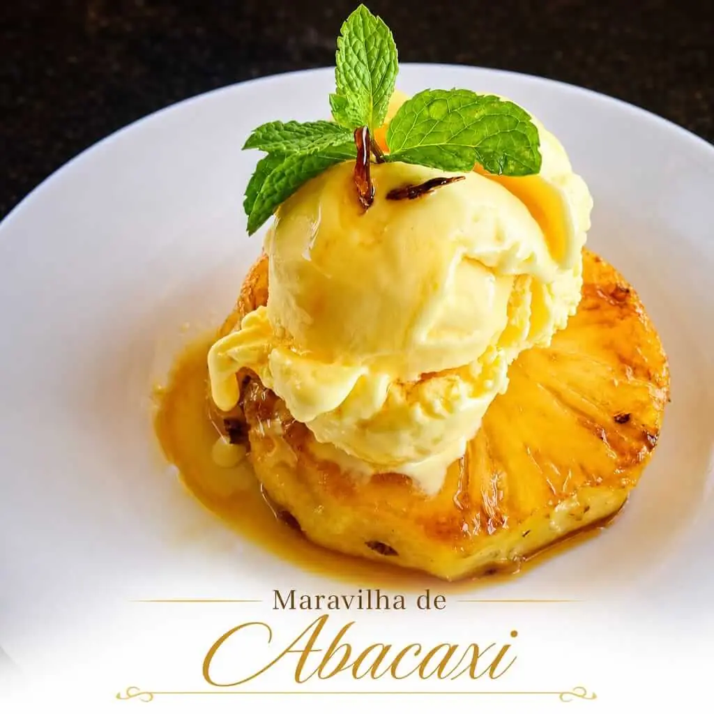 Maravilha de Abacaxi com sorvete